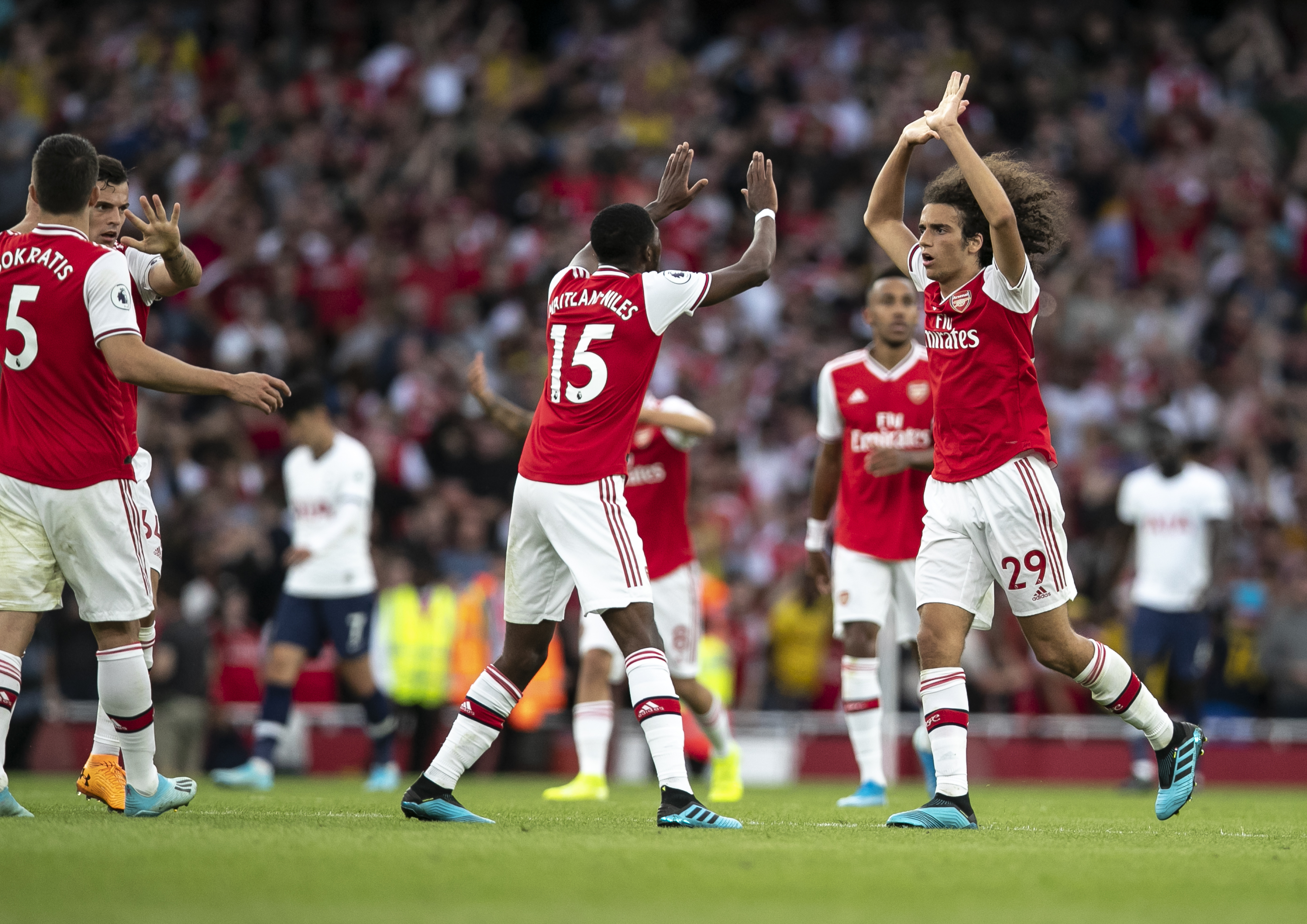 北京时间12月11日凌晨，皇马在欧冠联赛阶段第6轮主场1-2遭曼城逆转。