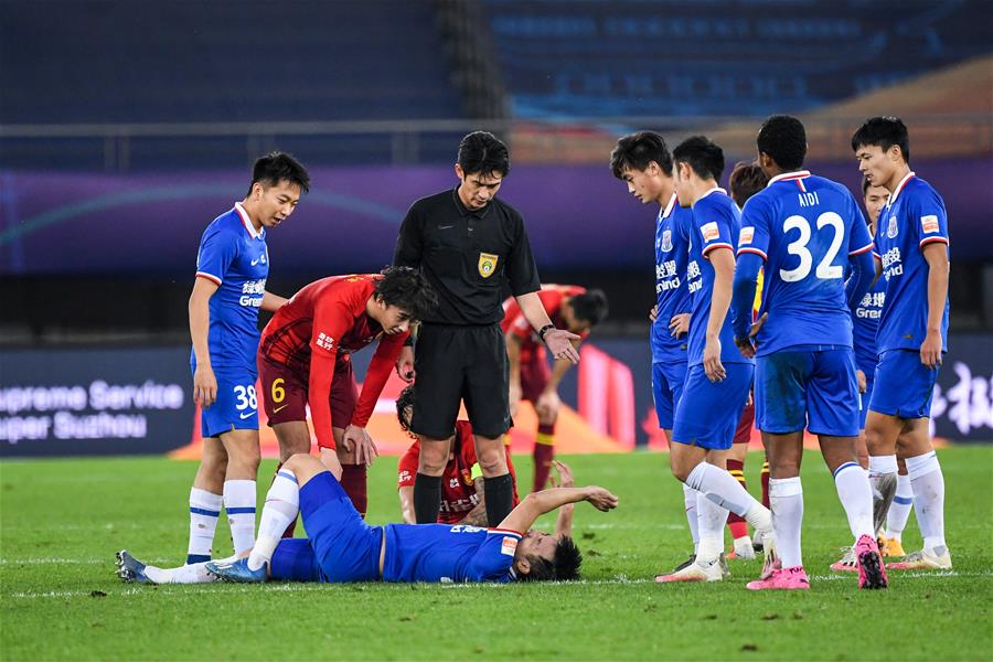 欧冠决赛用球谍照：包含白+深紫，灵感来自举办城市布达佩斯