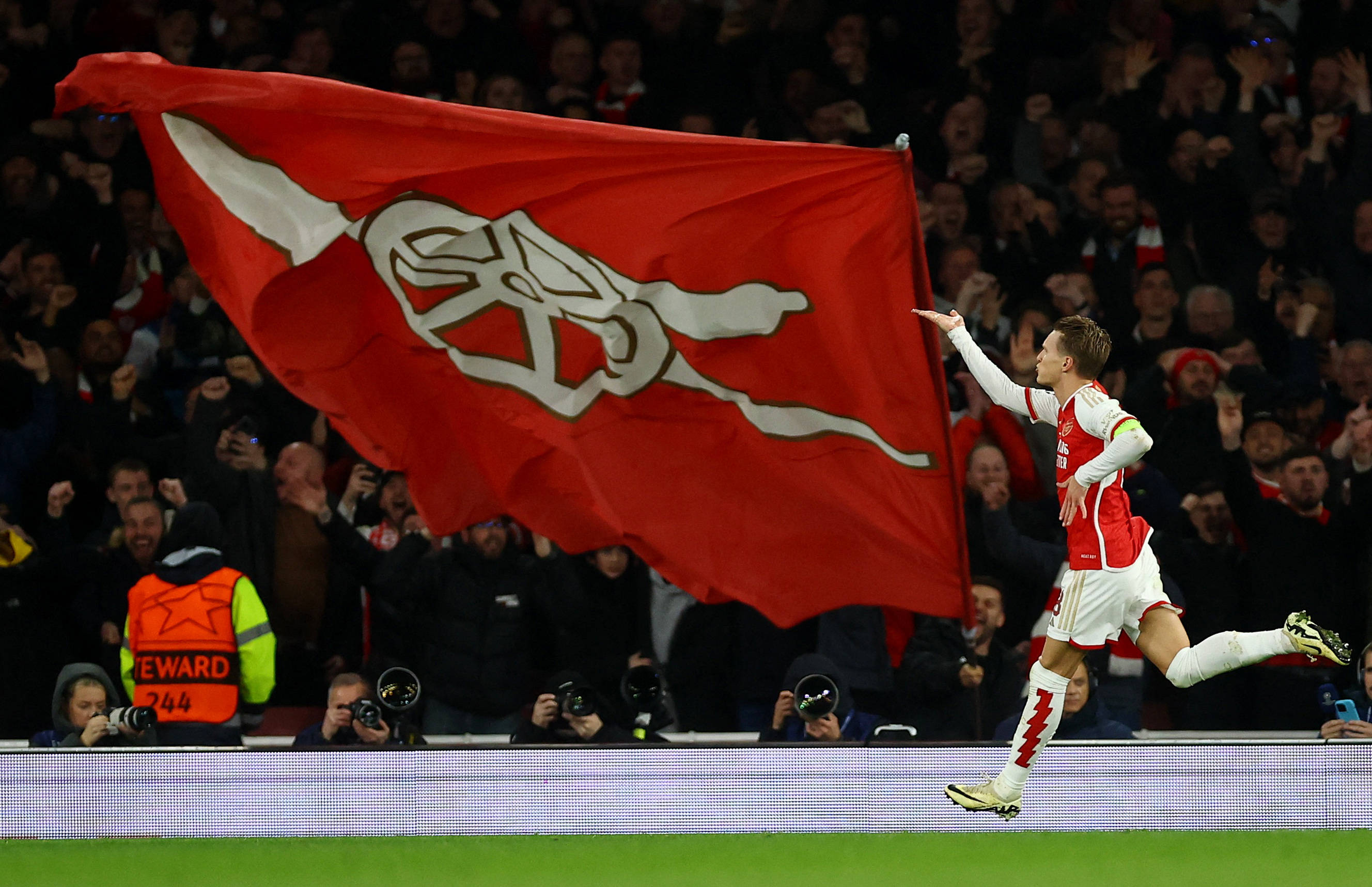 100%命中率&命中三分砍下20+！沃尔什成绿军队史第一人