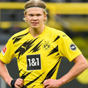 池忠国迎国安生涯200场里程碑，赛前热身获赠纪念球衣